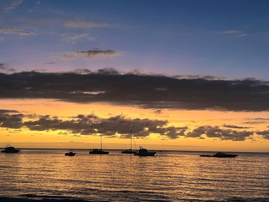 Beachfront Le Cerisier Trou Aux Biches, Mon Choisy Apartamento Mont-Choisy Exterior foto