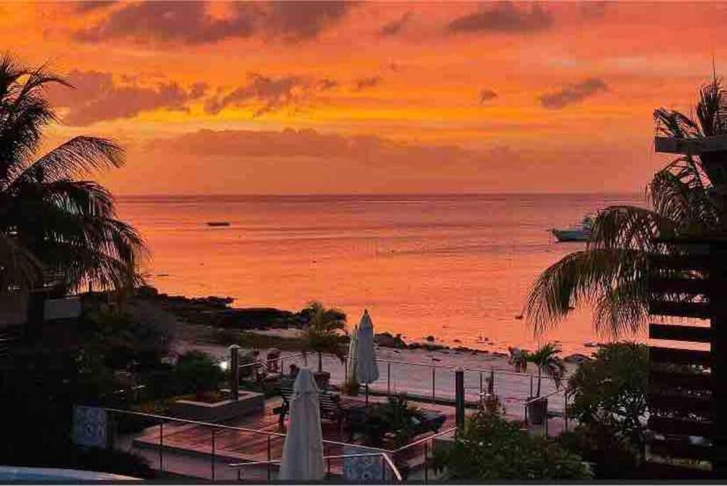 Beachfront Le Cerisier Trou Aux Biches, Mon Choisy Apartamento Mont-Choisy Exterior foto