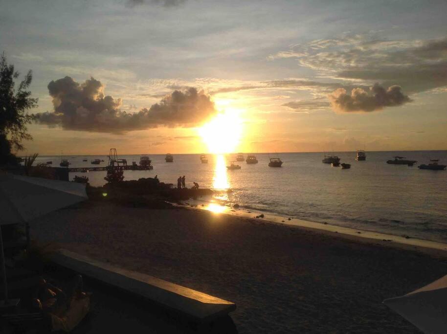 Beachfront Le Cerisier Trou Aux Biches, Mon Choisy Apartamento Mont-Choisy Exterior foto